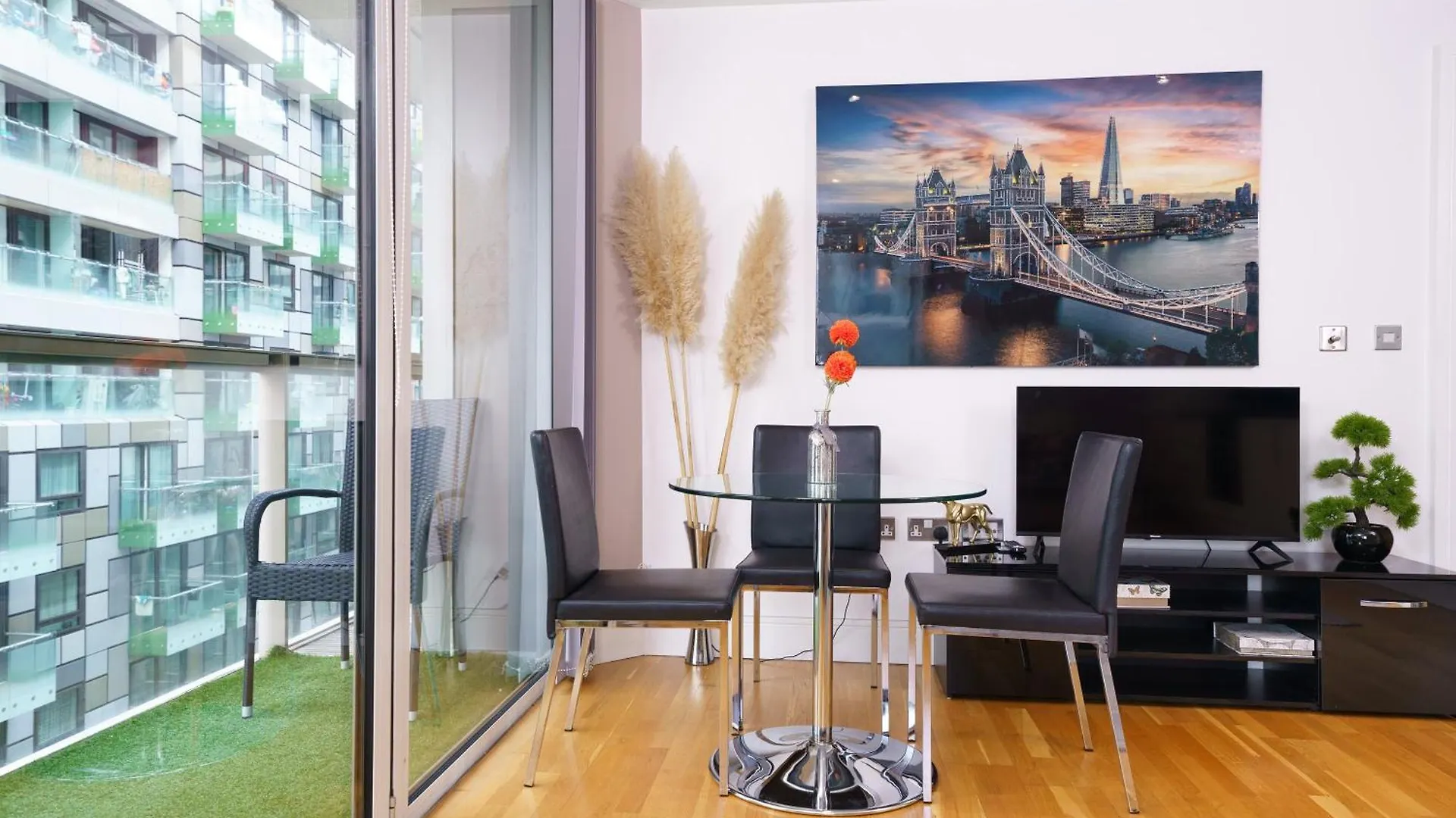 Cobalt Point 2 Apartment London