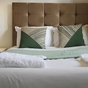 Ensuite With Kitchen Modern Large Double-bed In Zone 2 London